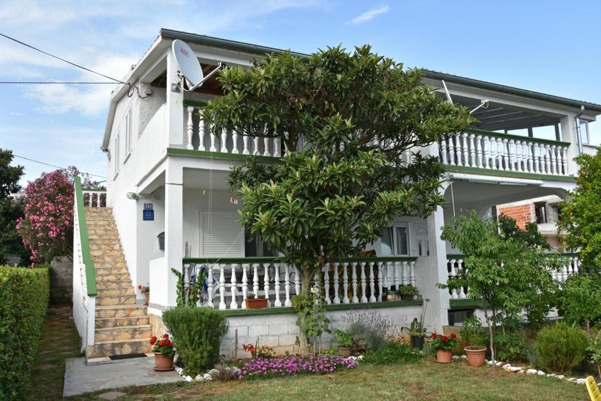 Apartman Zora Sukošan Exterior foto